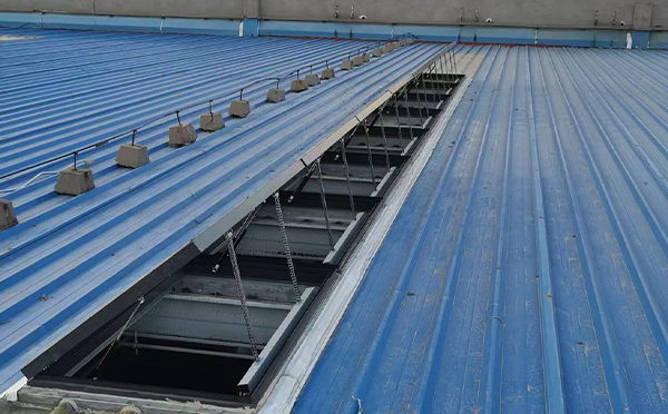 某城市大型商业综合体中庭永寿排烟窗工程