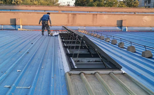 某区域性物流仓储中心永寿排烟窗系统安装项目